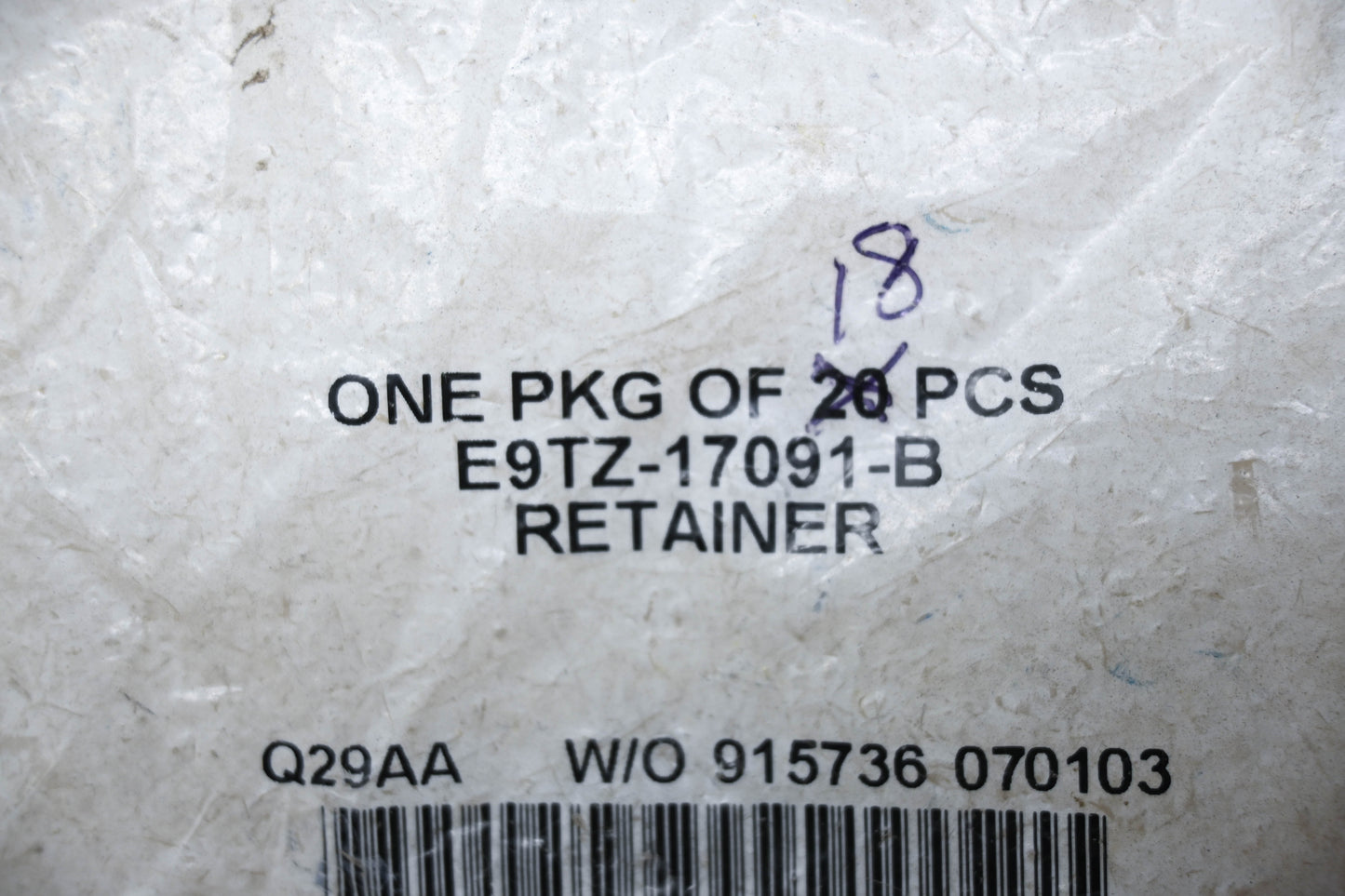 New OEM Ford E9TZ-17091-B Retainer NOS