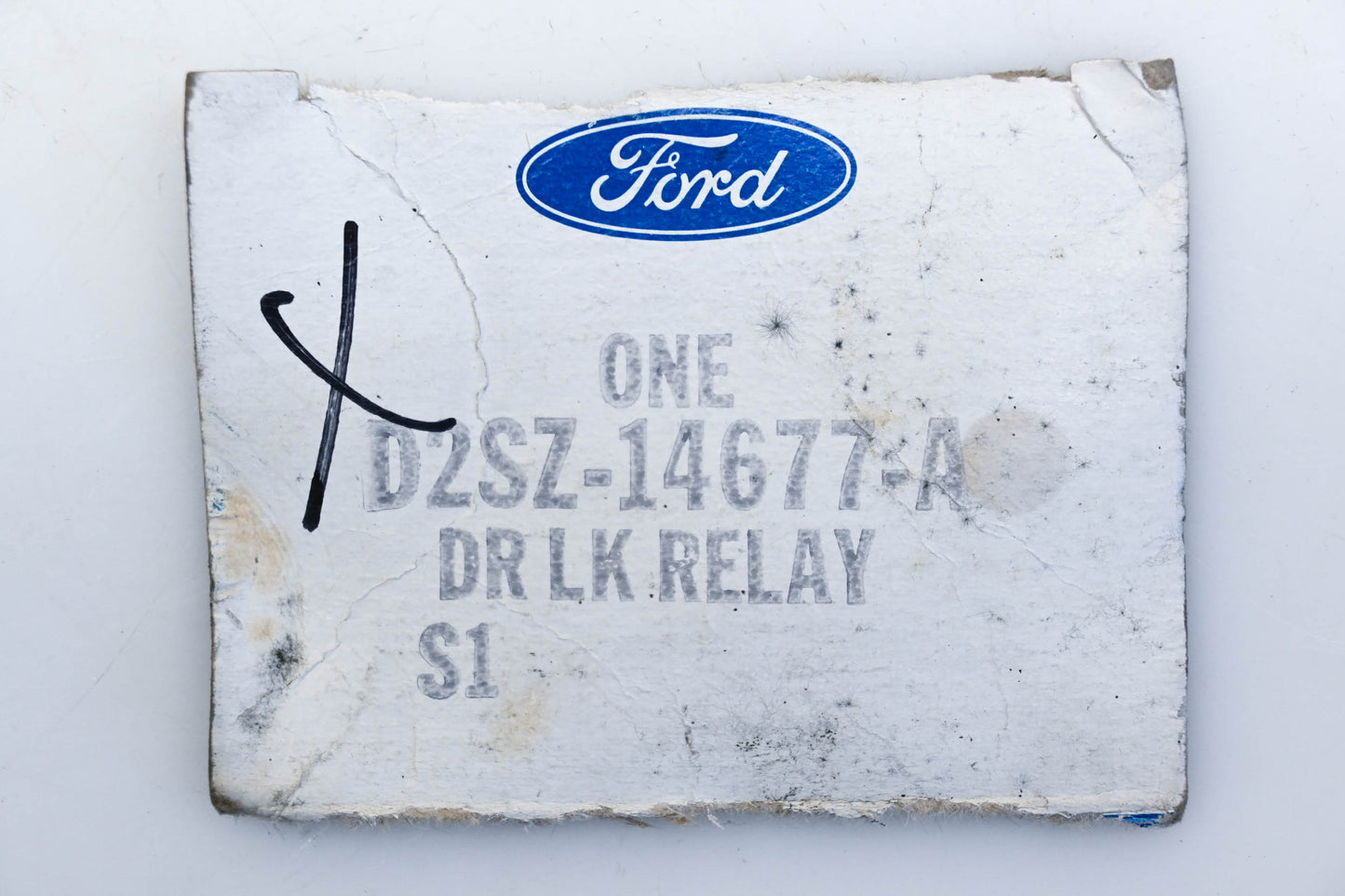 New OEM Ford D2SZ-14677-A, D3AB-14A093-AA Power Door Lock Relay NOS