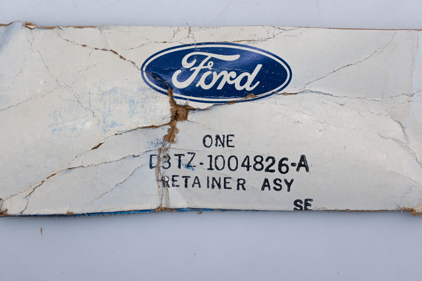 New OEM Ford D3TZ-1004826-A, D3TB-1004810-AW, D3TB-1004810-AWA Ashtray Bracket NOS