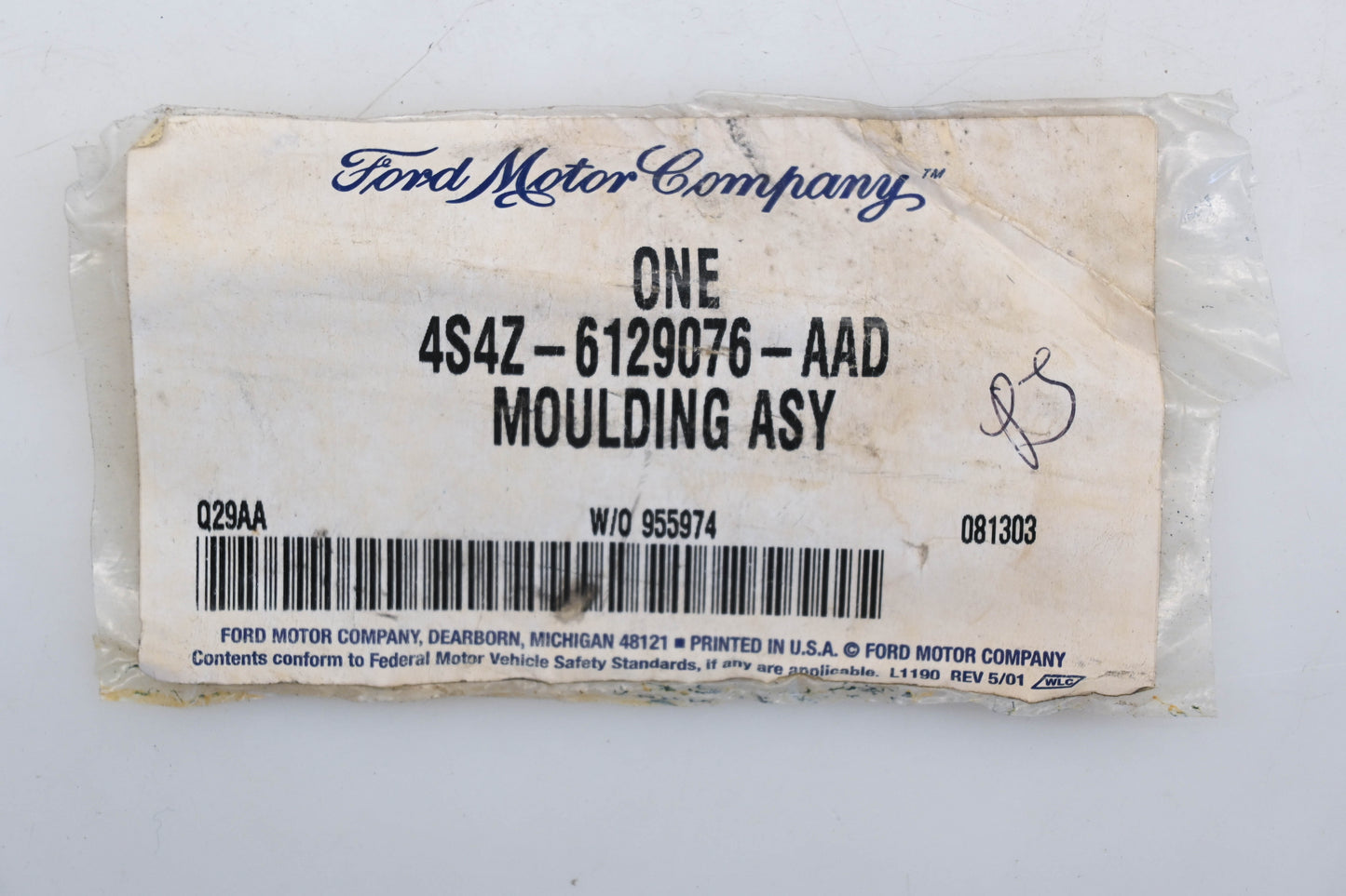 New OEM Ford 4S4Z-6129076-AAD, 2M5V-B29076-AAW 03-04 Focus Rear Right Quarter Moulding Assembly NOS