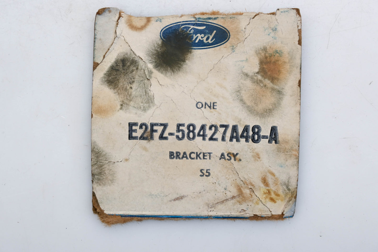 New OEM Ford E2FZ-58427A48-A, E2EB-58427A48-AD Trunk Door Lift Bracket NOS