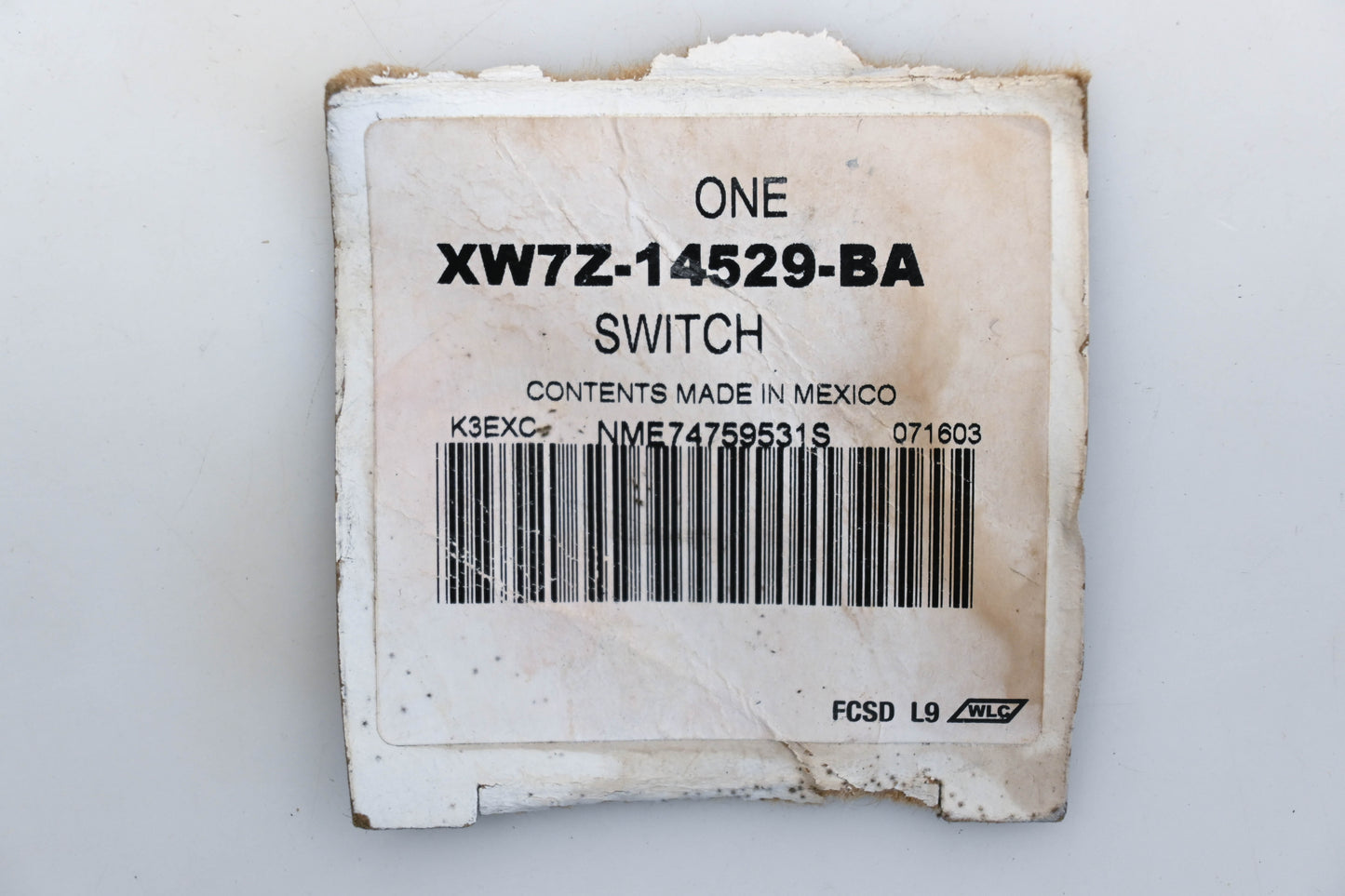 New OEM Ford XW7Z-14529-BA, XW7T-14540-BBW 99-02 Crown Victoria Front Left Door Switch Assembly NOS