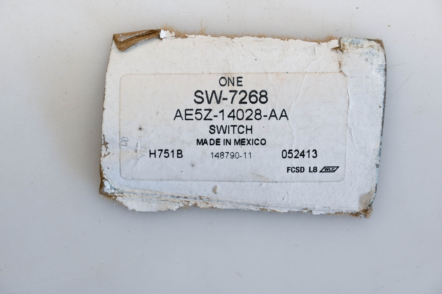 New OEM Motorcraft SW-7268, AE5Z-14028-AA, 9E5T-14963-AAW Door Power Lock Switch NOS