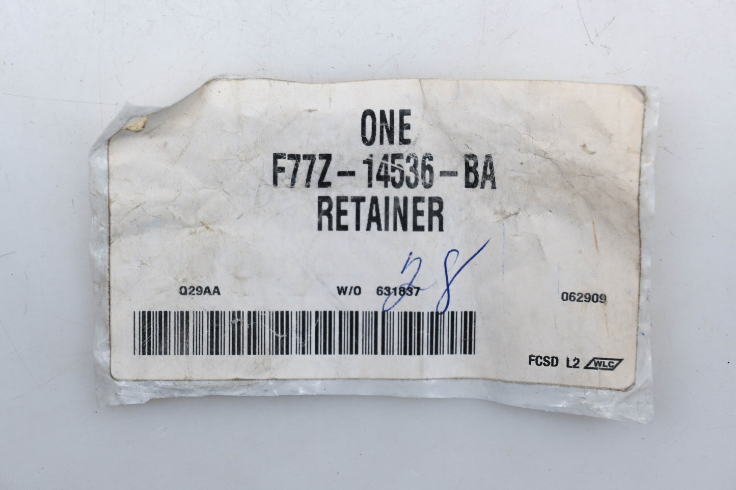 New OEM Ford F77Z-14536-BA, F77B-14A541-AA Retainer NOS