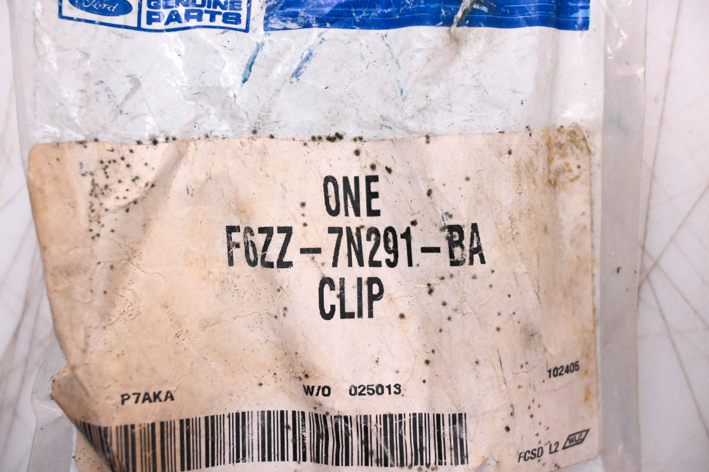 New OEM Ford F6ZZ-7N291-BA Clip NOS