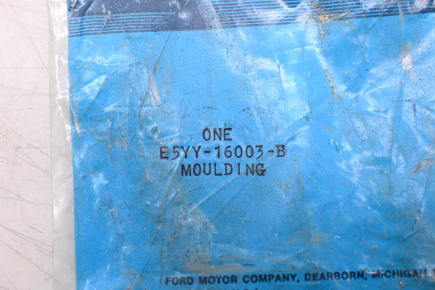 New OEM Ford E5YY-16003-B Right Side Front Fender Moulding NOS