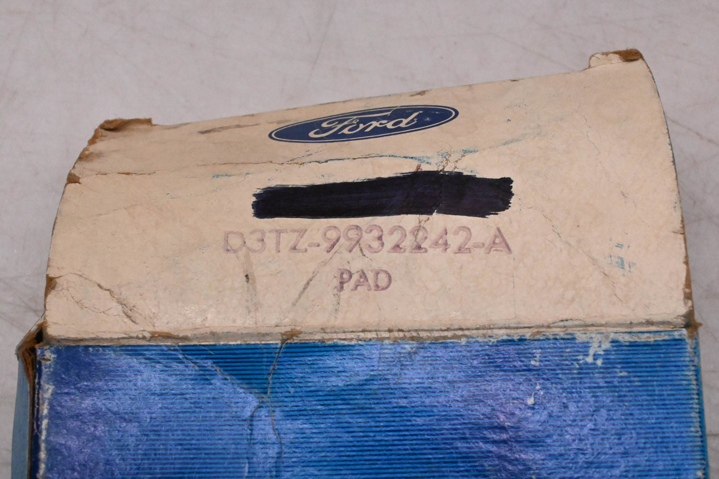 New OEM Ford D3TZ-9932242-A Pad NOS