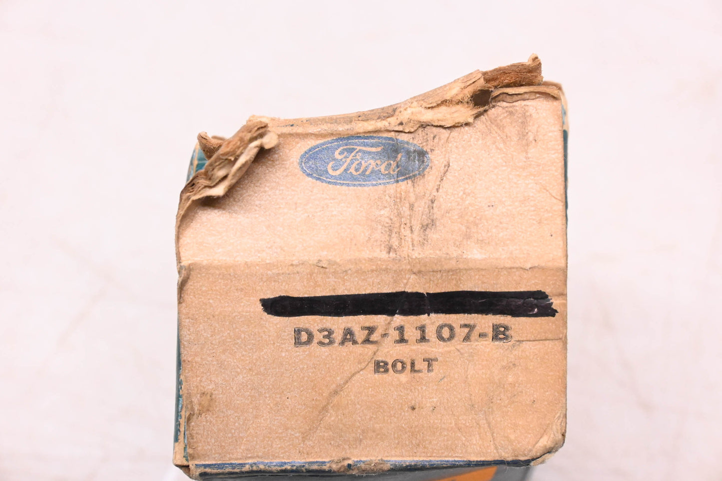 New OEM Ford D3AZ-1107-B Rear Wheel Lug Stud NOS