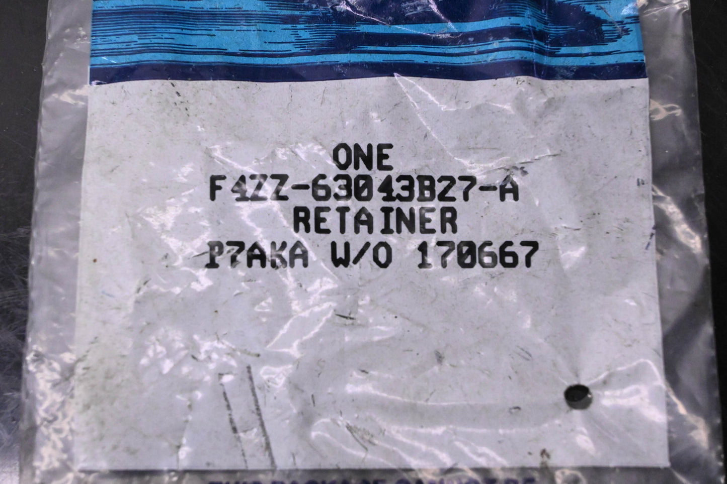 New OEM Ford F4ZZ-63043B27-A Retainer NOS