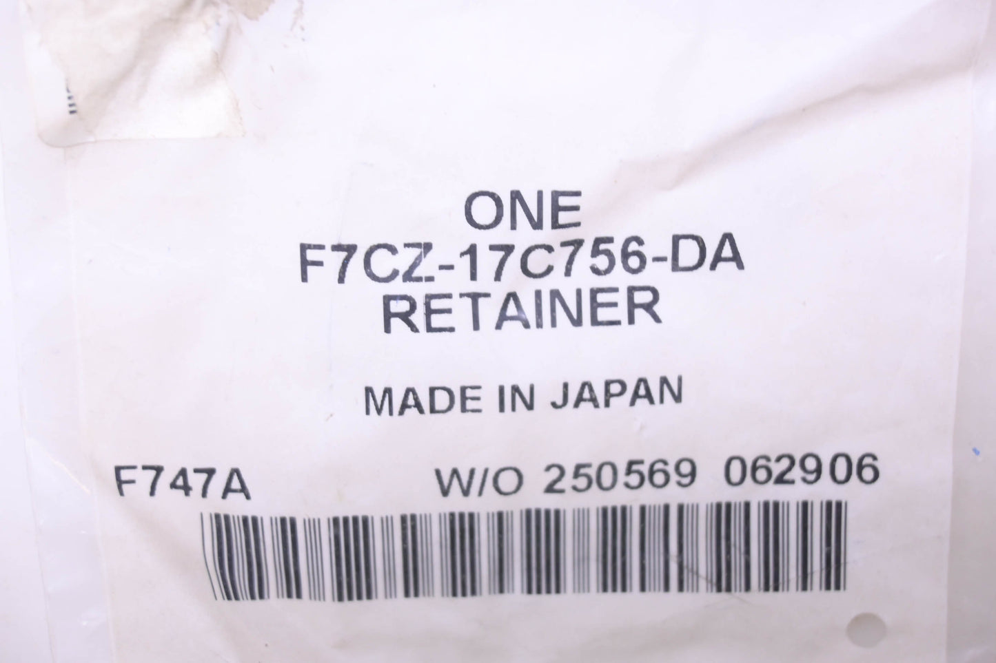 New OEM Ford F7CZ-17C756-DA Retainer Clip NOS