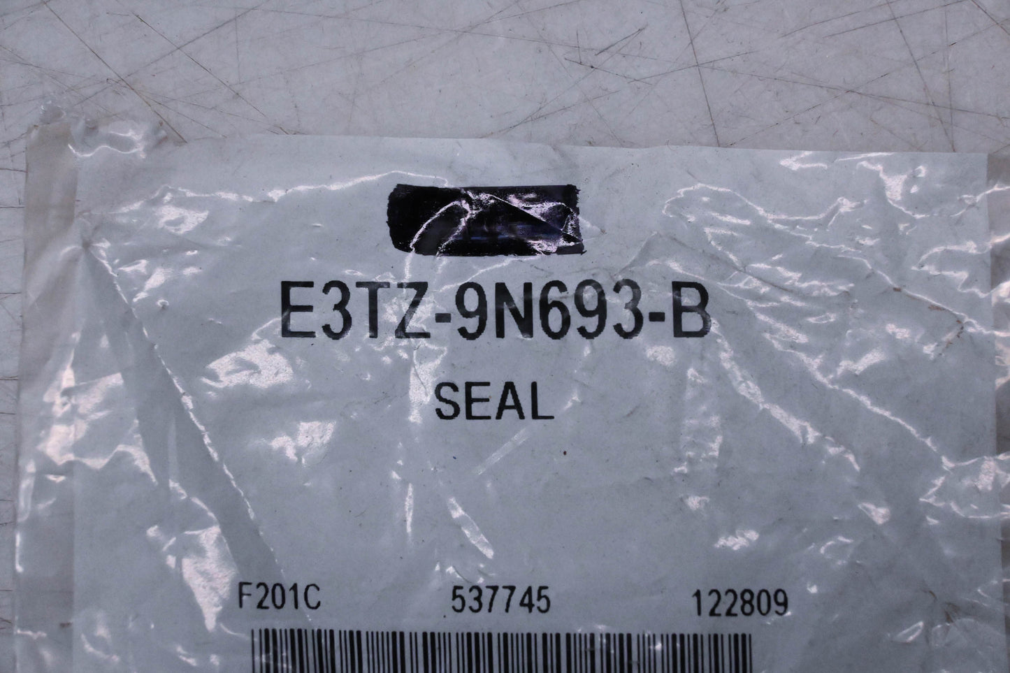 New OEM Ford E3TZ-9N693-B Fuel Injection Pump Head Fittings Qty 2 NOS