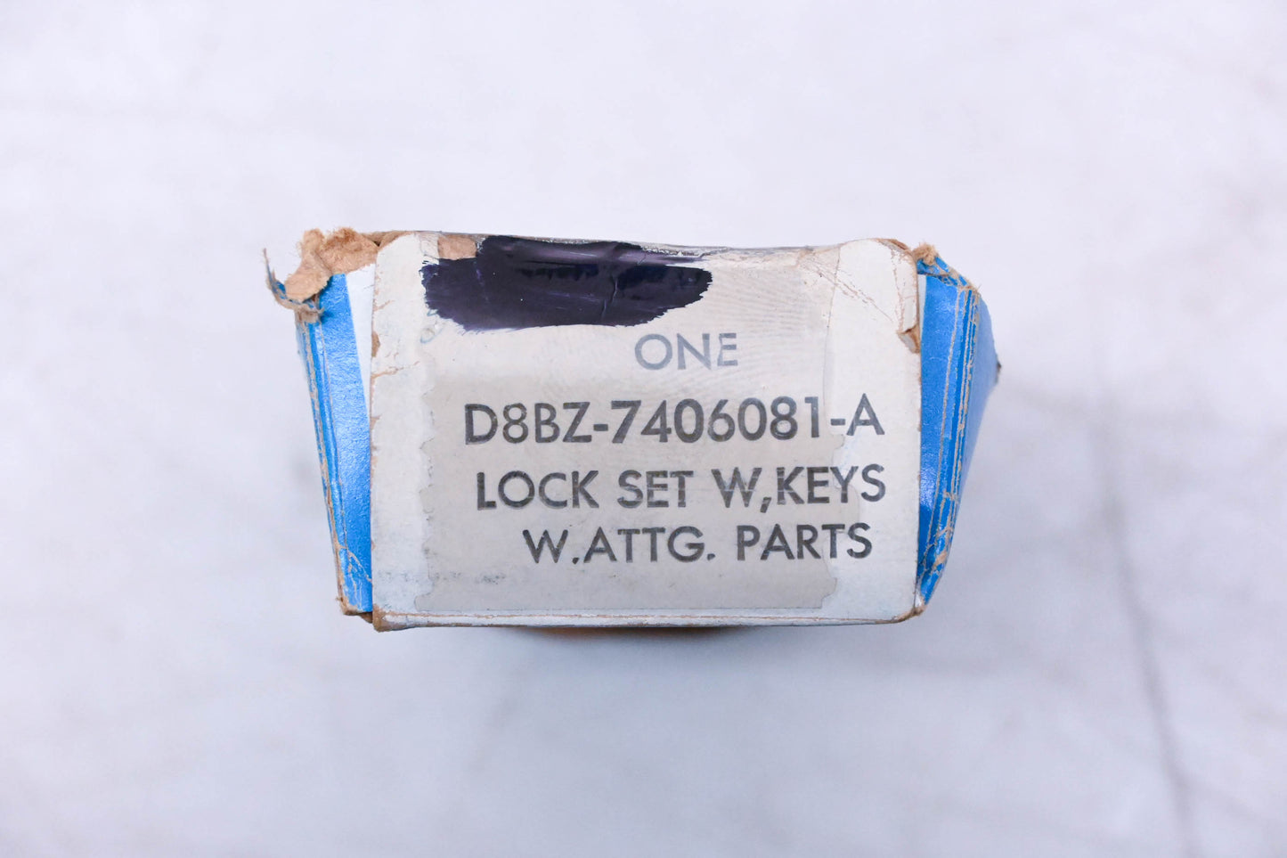 New OEM Ford D8BZ-7406081-A Glove Compartment Lock & Key Assembly Kit NOS
