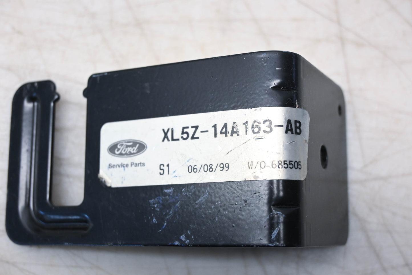 New OEM Ford XL5Z-14A163-AB Wiring Connector Bracket NOS