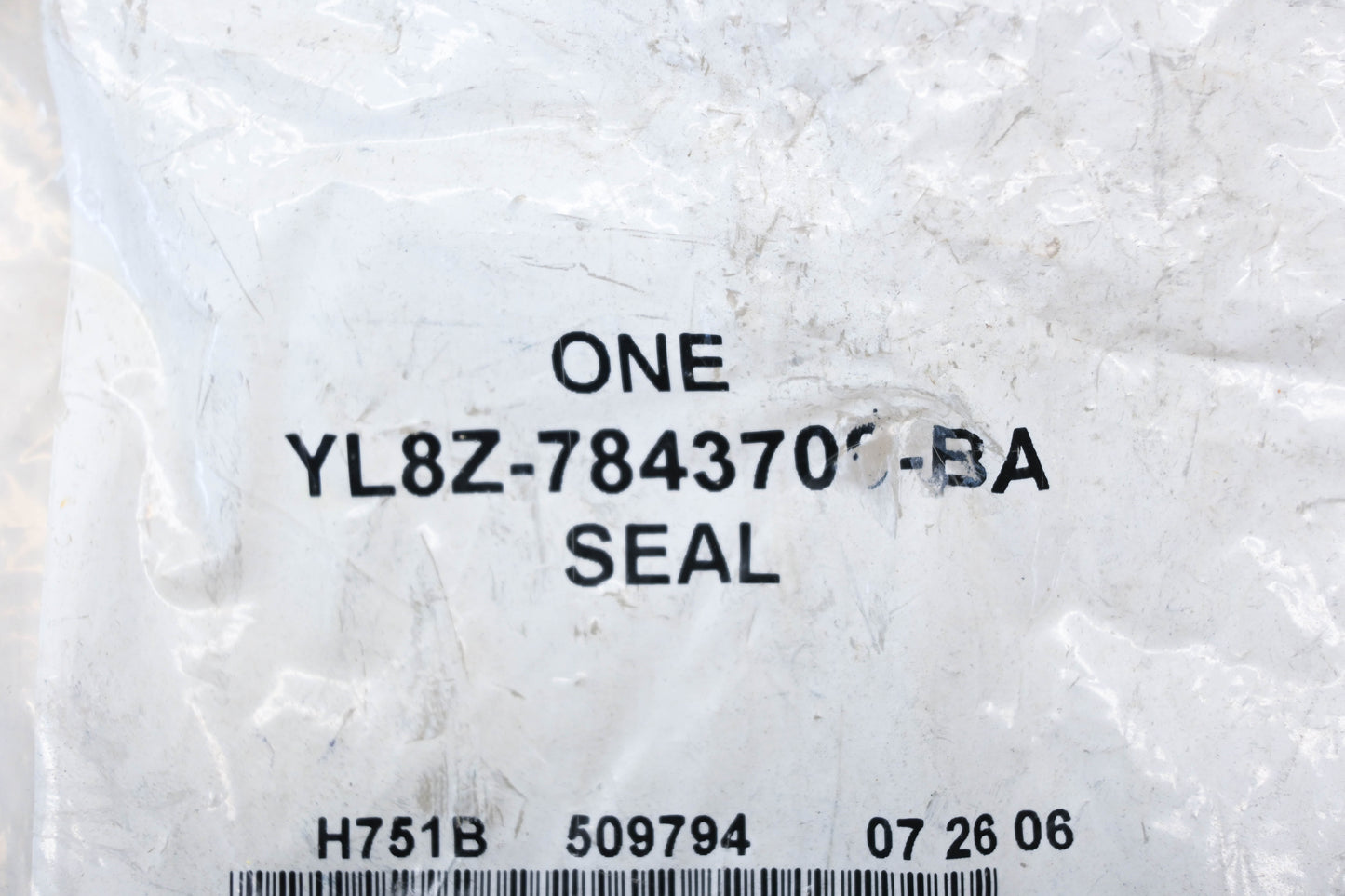 New OEM Ford YL8Z-7843709-BA Seal NOS