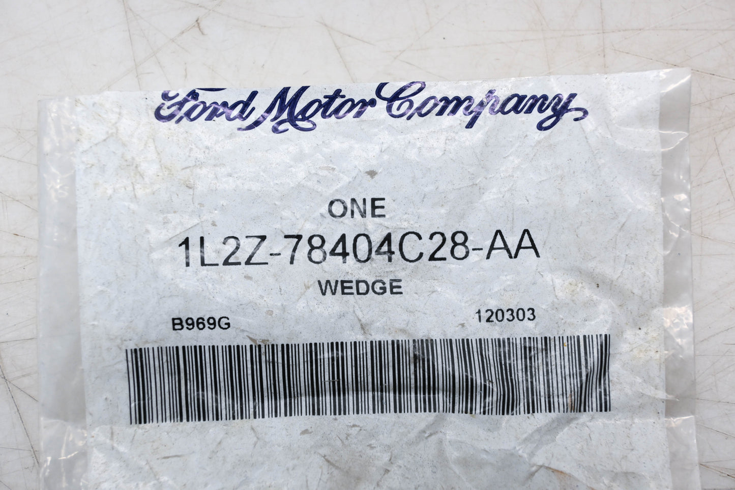 New OEM Ford 1L2Z-78404C28-AA Tailagte Hatch Stopper Wedge NOS