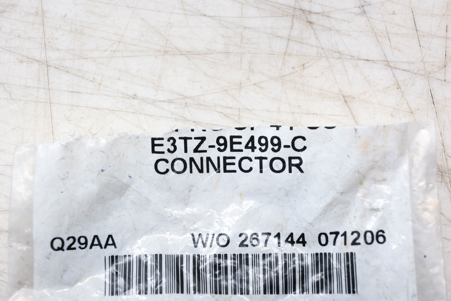 New OEM Ford E3TZ-9E499-C Connector NOS