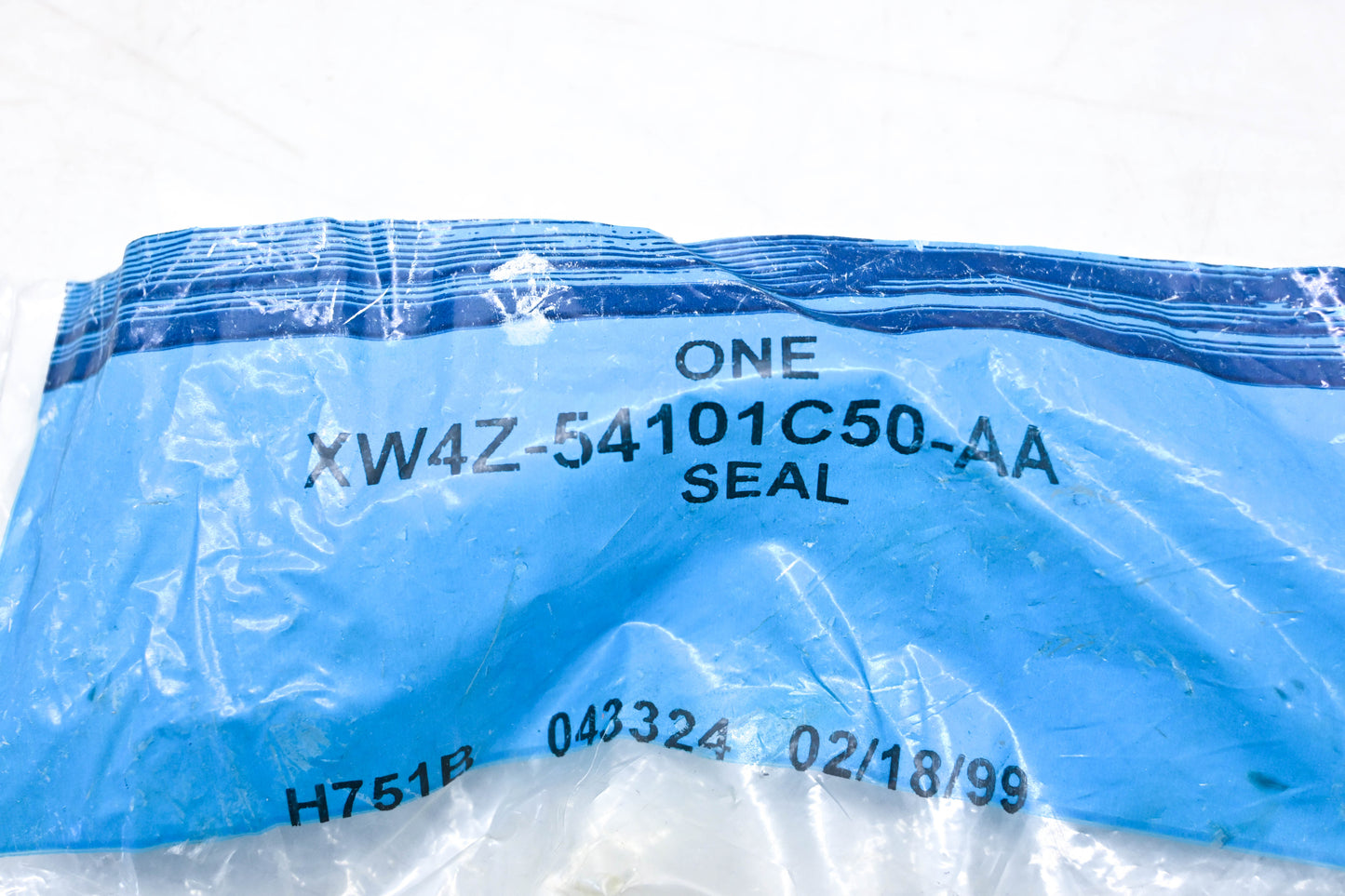New OEM Ford XW4Z-54101C50-AA Seal NOS