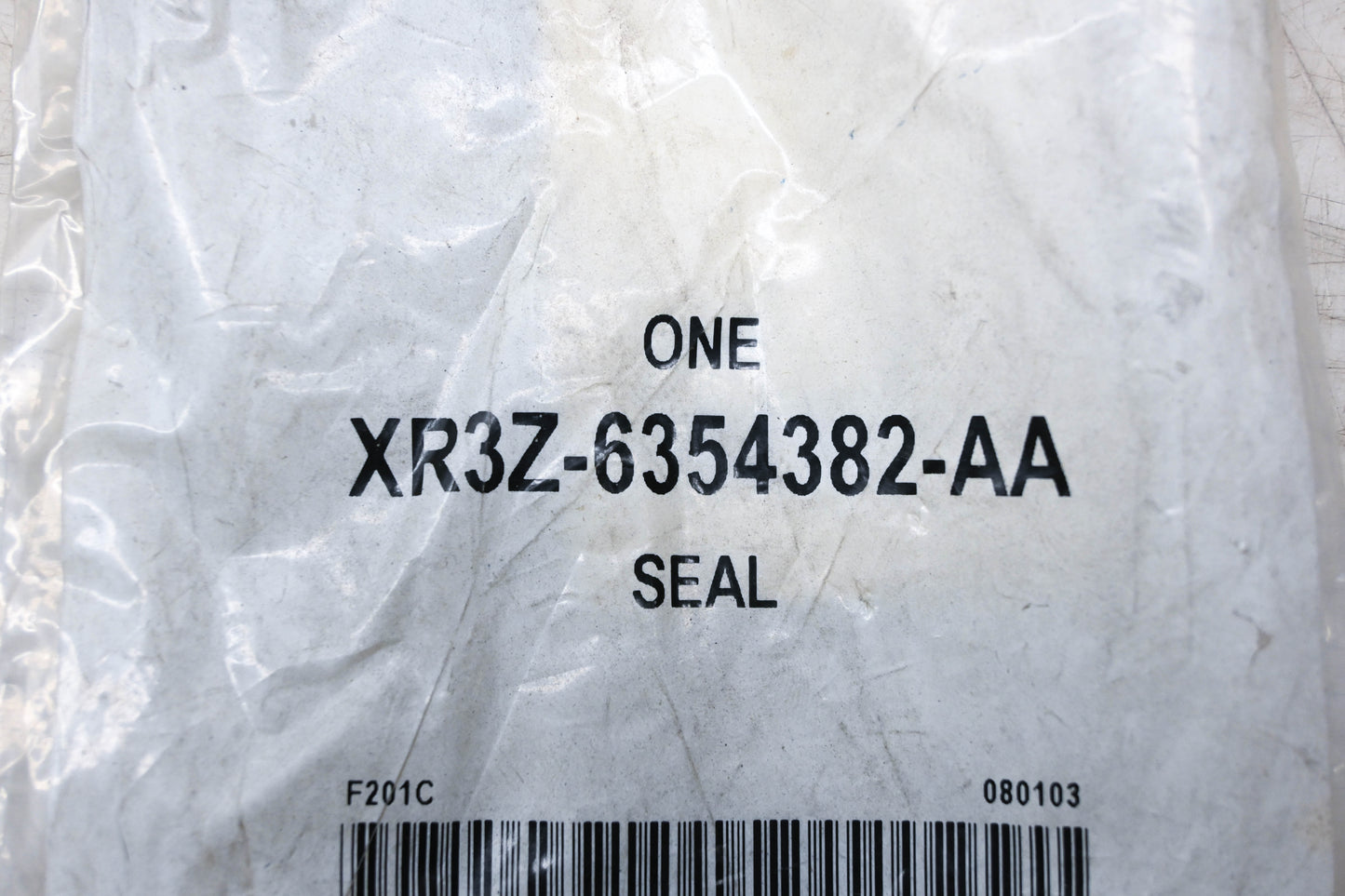 New OEM Ford XR3Z-6354382-AA Seal NOS