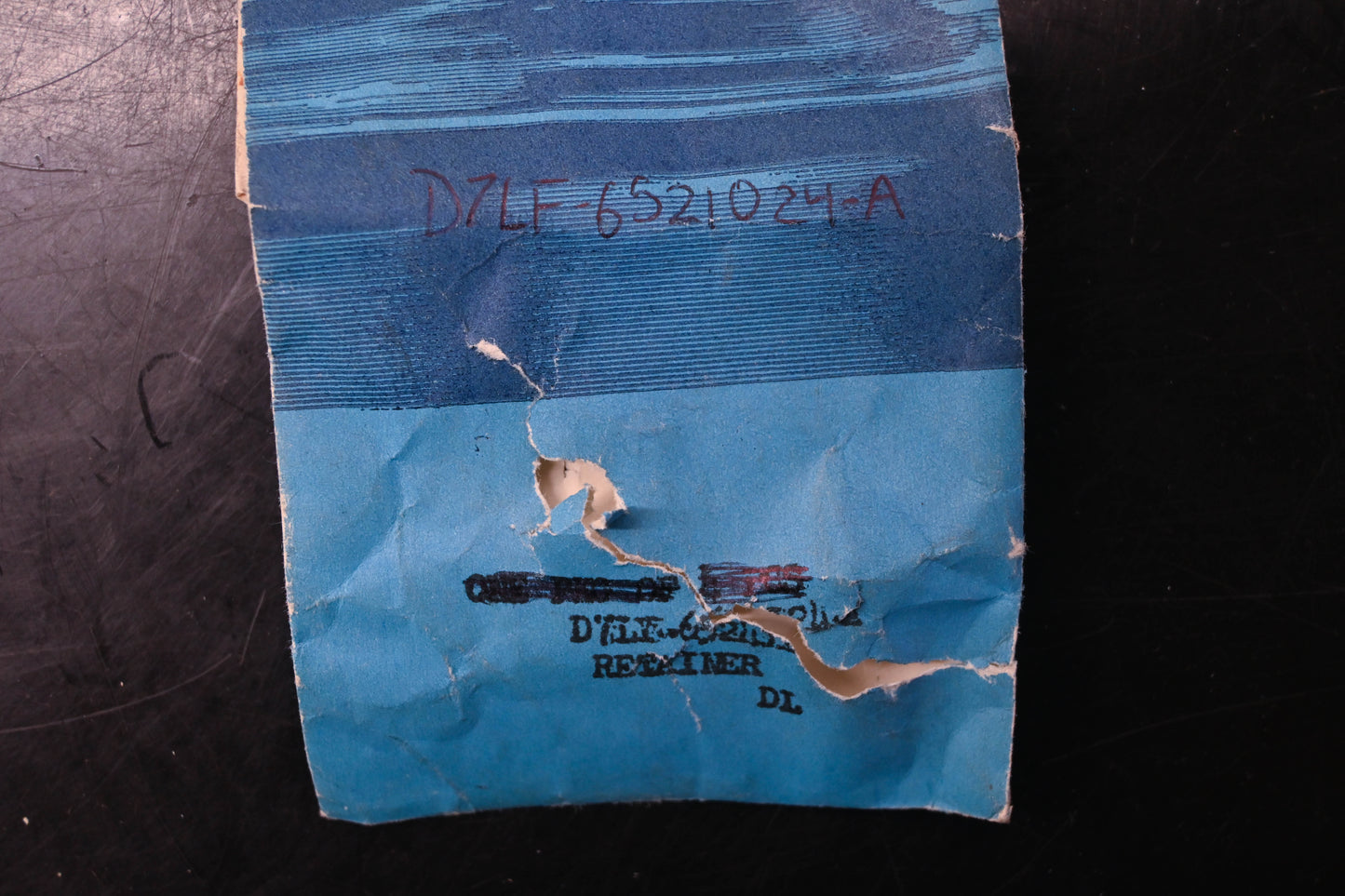 New OEM Ford D7LB-621024-A Retainers Qty 4 NOS