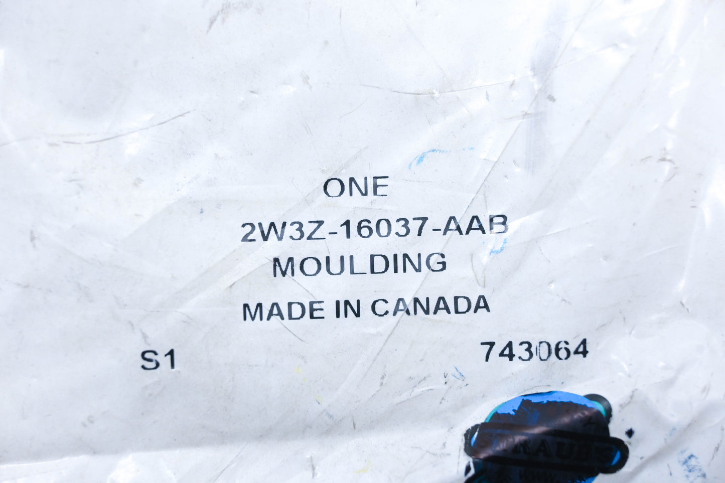 New OEM Ford 2W3Z-16037-AAB Fender Moulding Assembly NOS