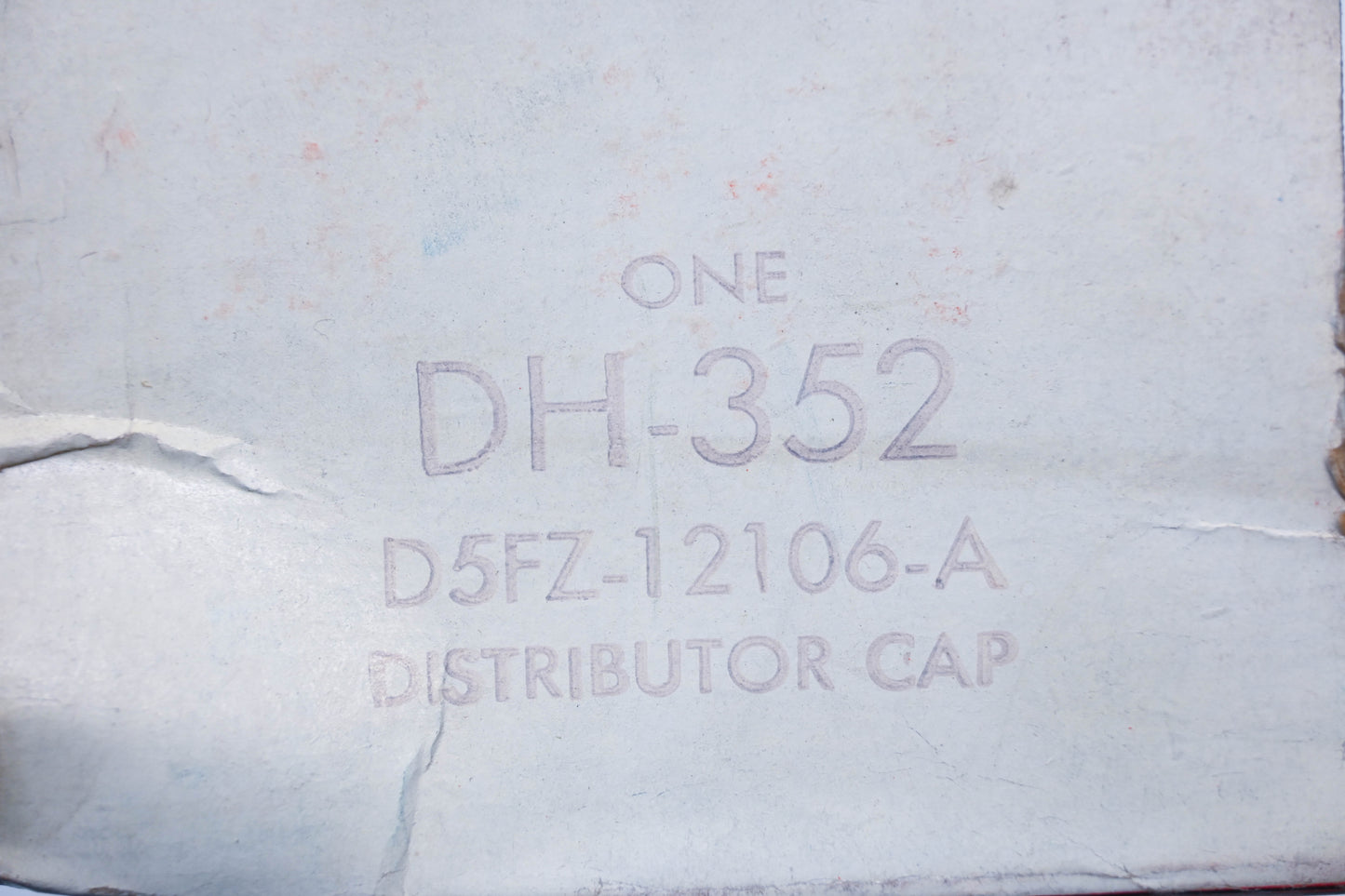 New OEM Motorcraft DH-352, D5FZ-12106-A Distributor Cap NOS