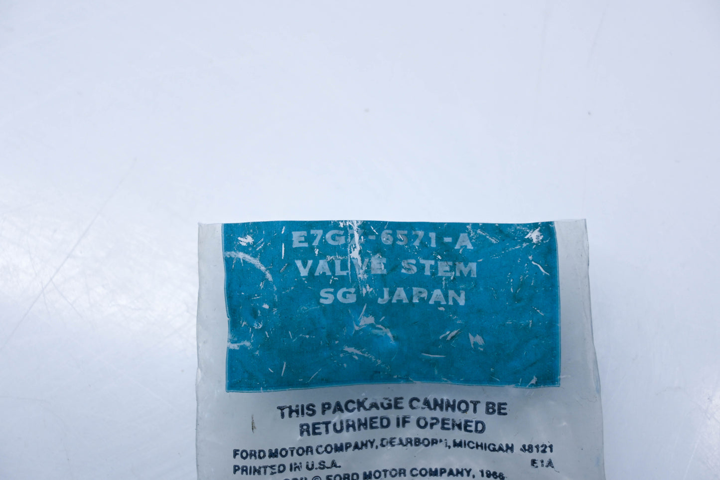 New OEM Ford E7GZ-6571-A Engine Valve Stem Seals Qty 4 NOS