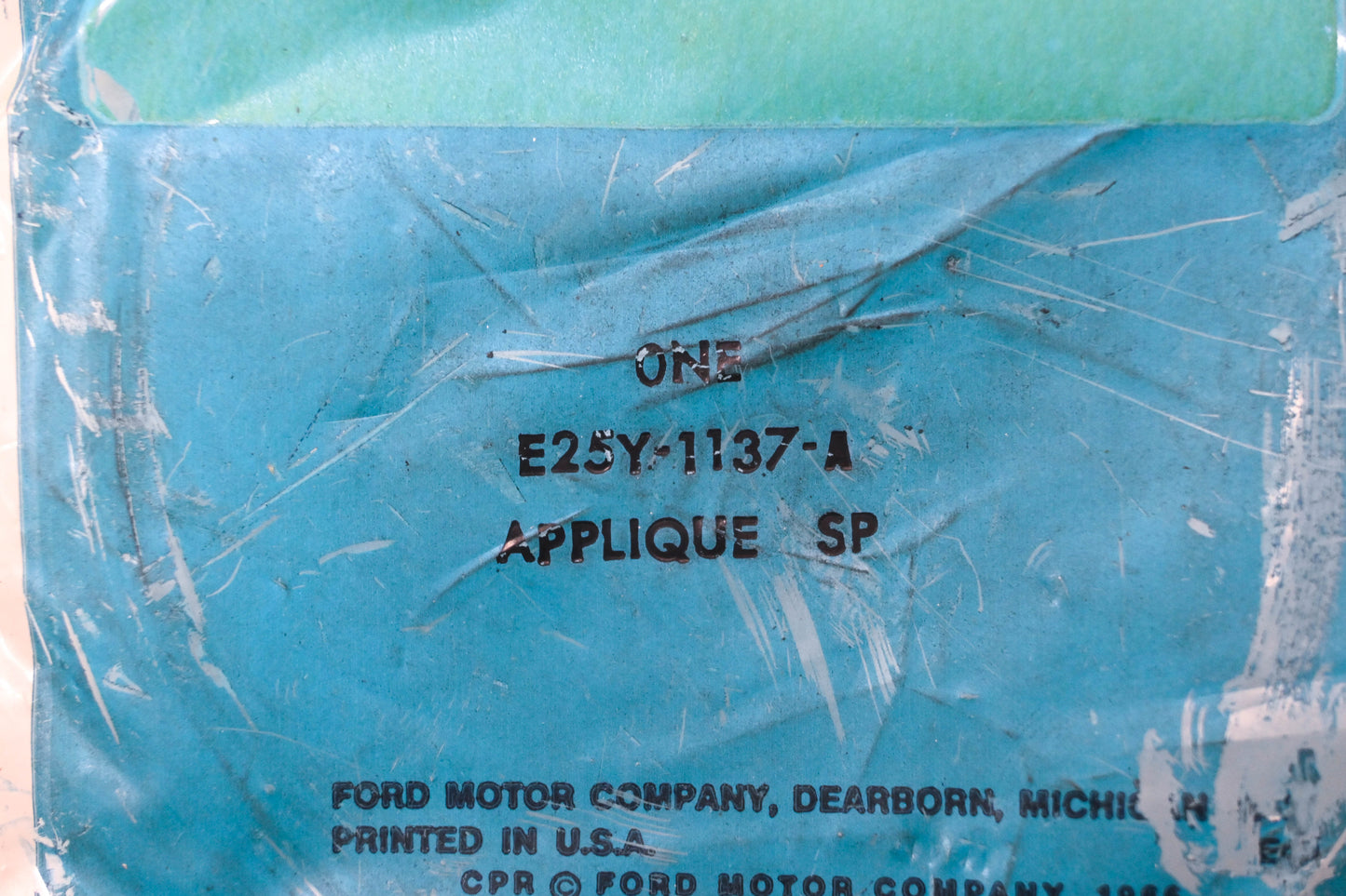 New OEM Ford E25Y-1137-A Lincoln Continental Hub Cap Applique NOS