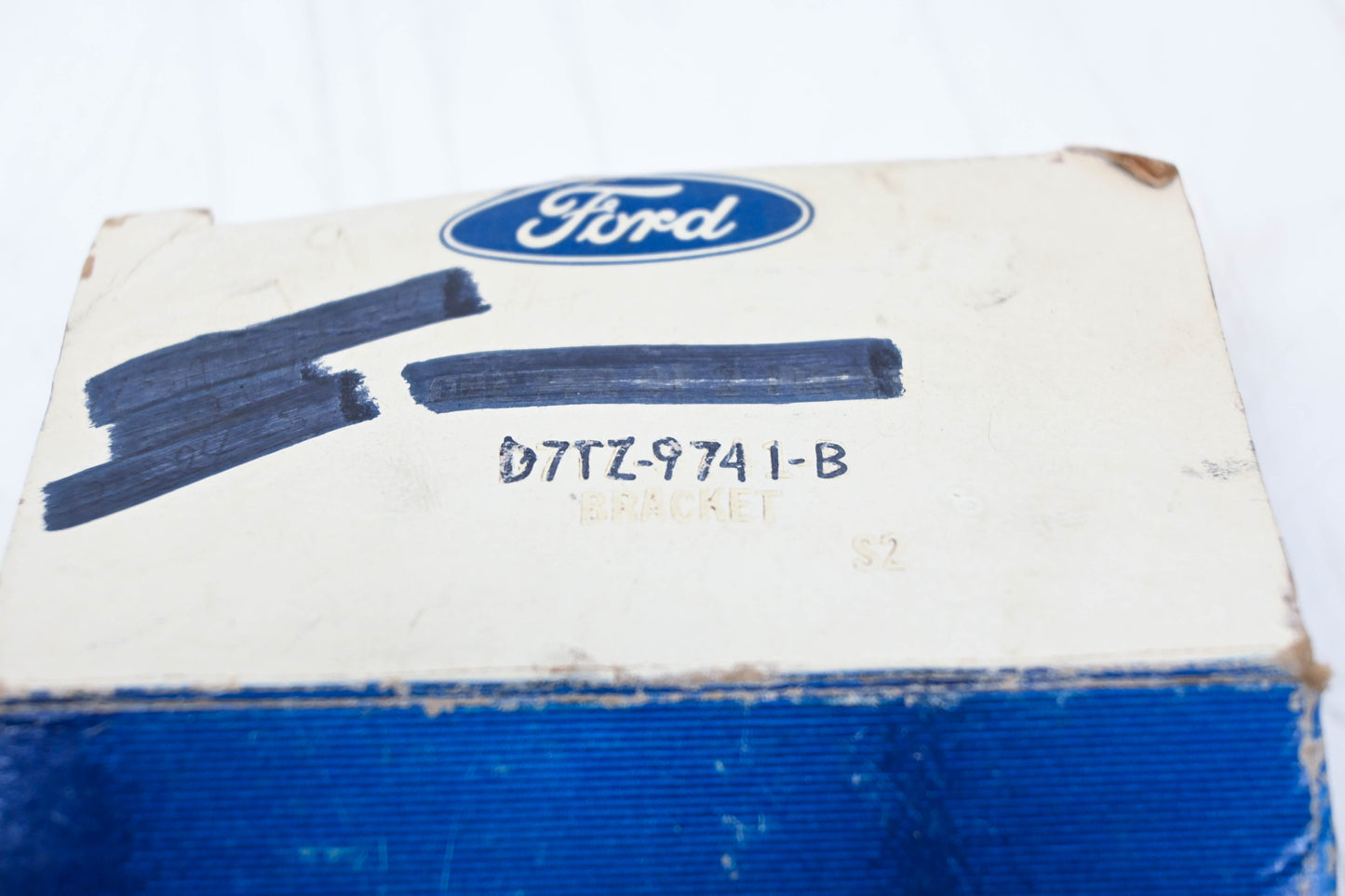 New OEM Ford D7TZ-9741-B Bracket NOS