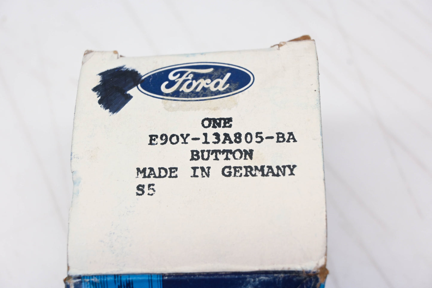 New OEM Ford E9OY-13A805-BA Steering Wheel Horn Button Assembly NOS