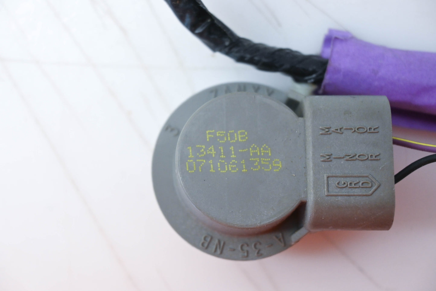 New OEM Ford F50B-13411-AA Light Bulb Socket & Wiring Assembly NOS