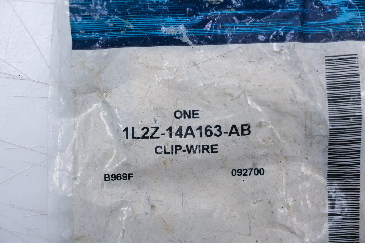 New OEM Ford 1L2Z-14A163-AB Wire Clip/ Retainer NOS