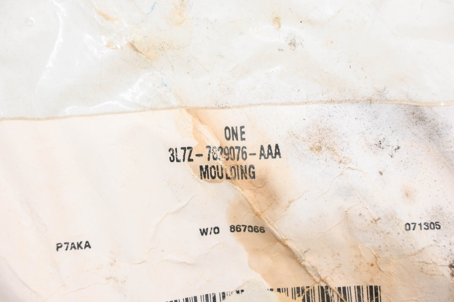 New OEM Ford 3L7Z-7829076-AAA Moulding NOS