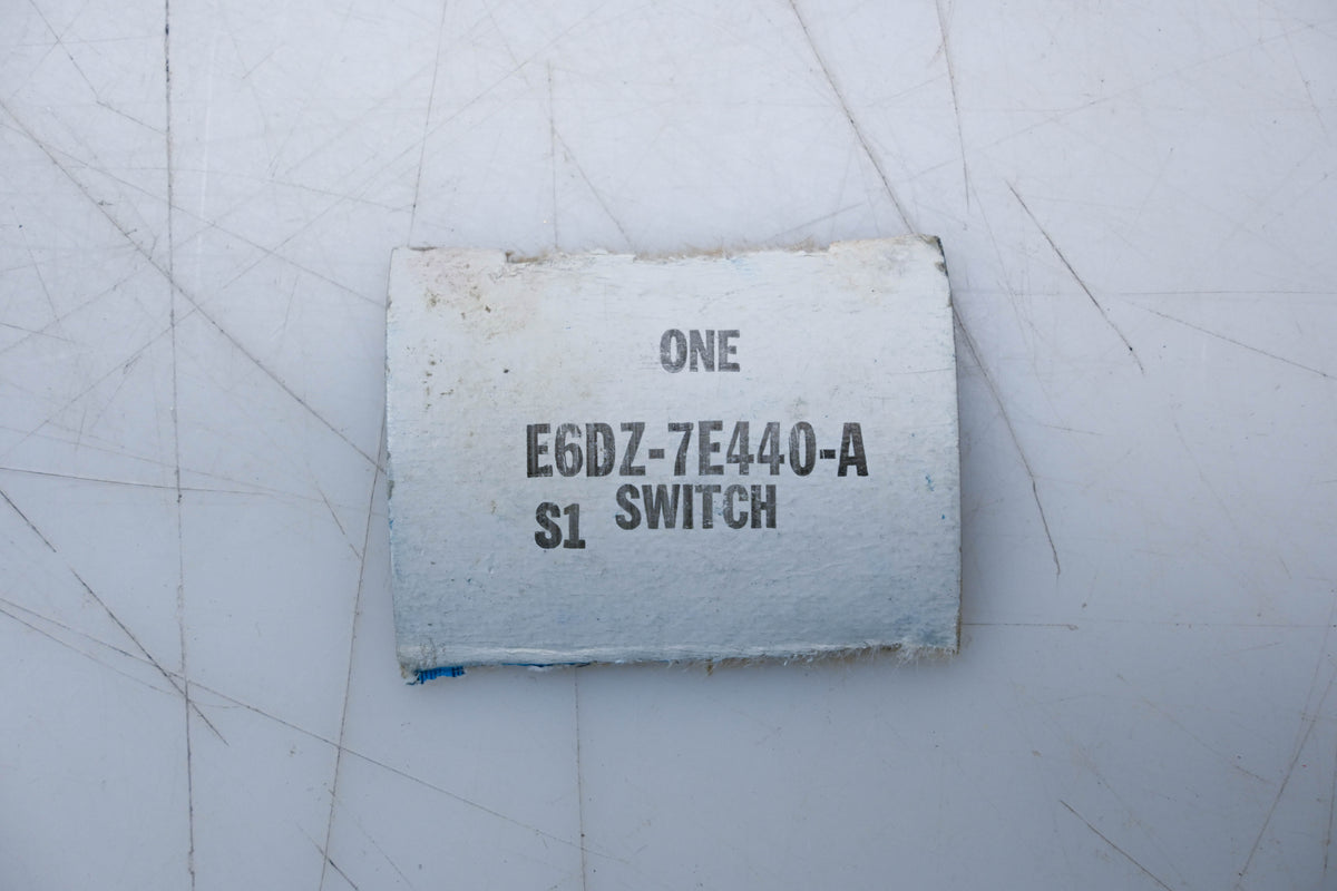 New OEM Ford E6DZ-7E440-A Oil Pressure Switch Assembly NOS