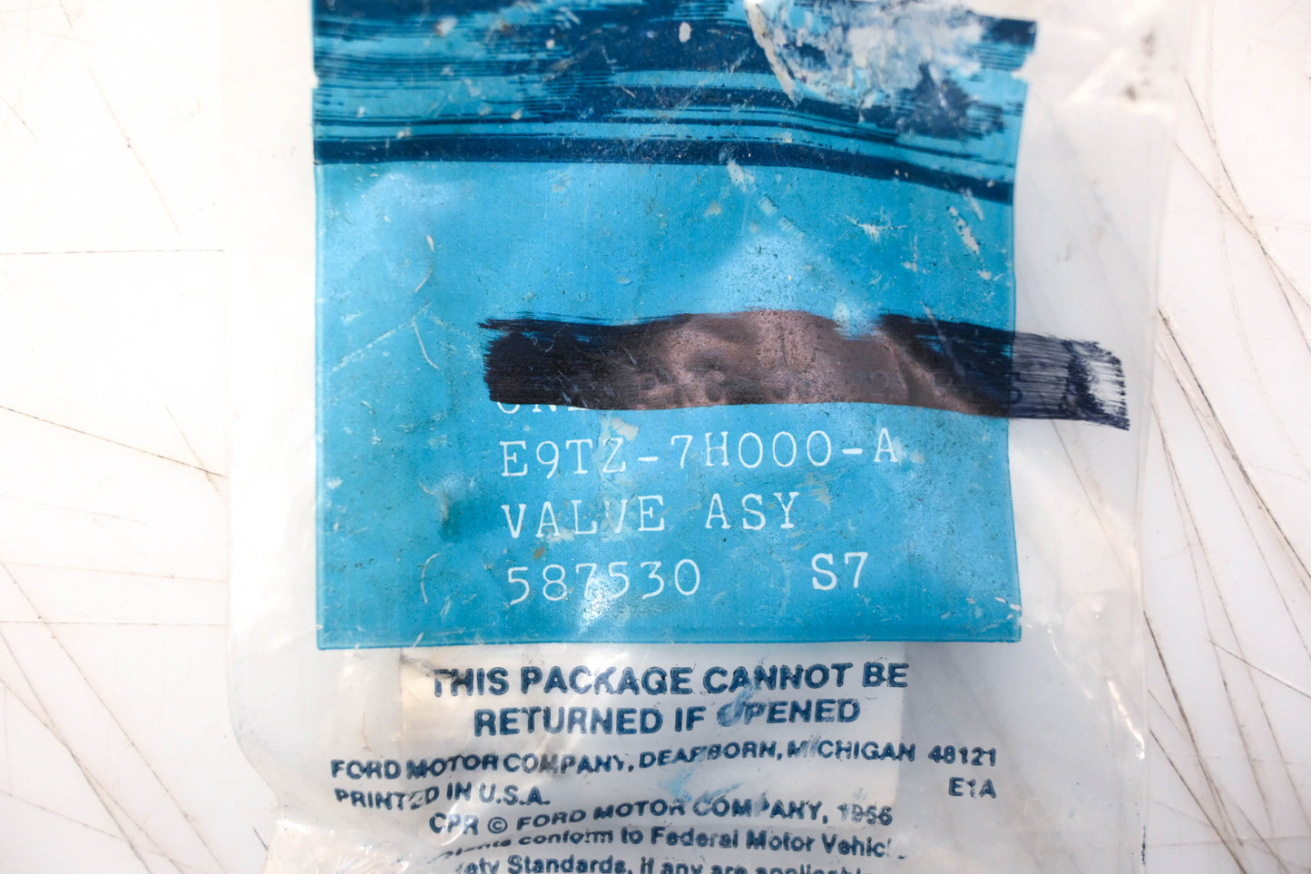 New OEM Ford E9TZ-7H000-A Valve Assembly NOS