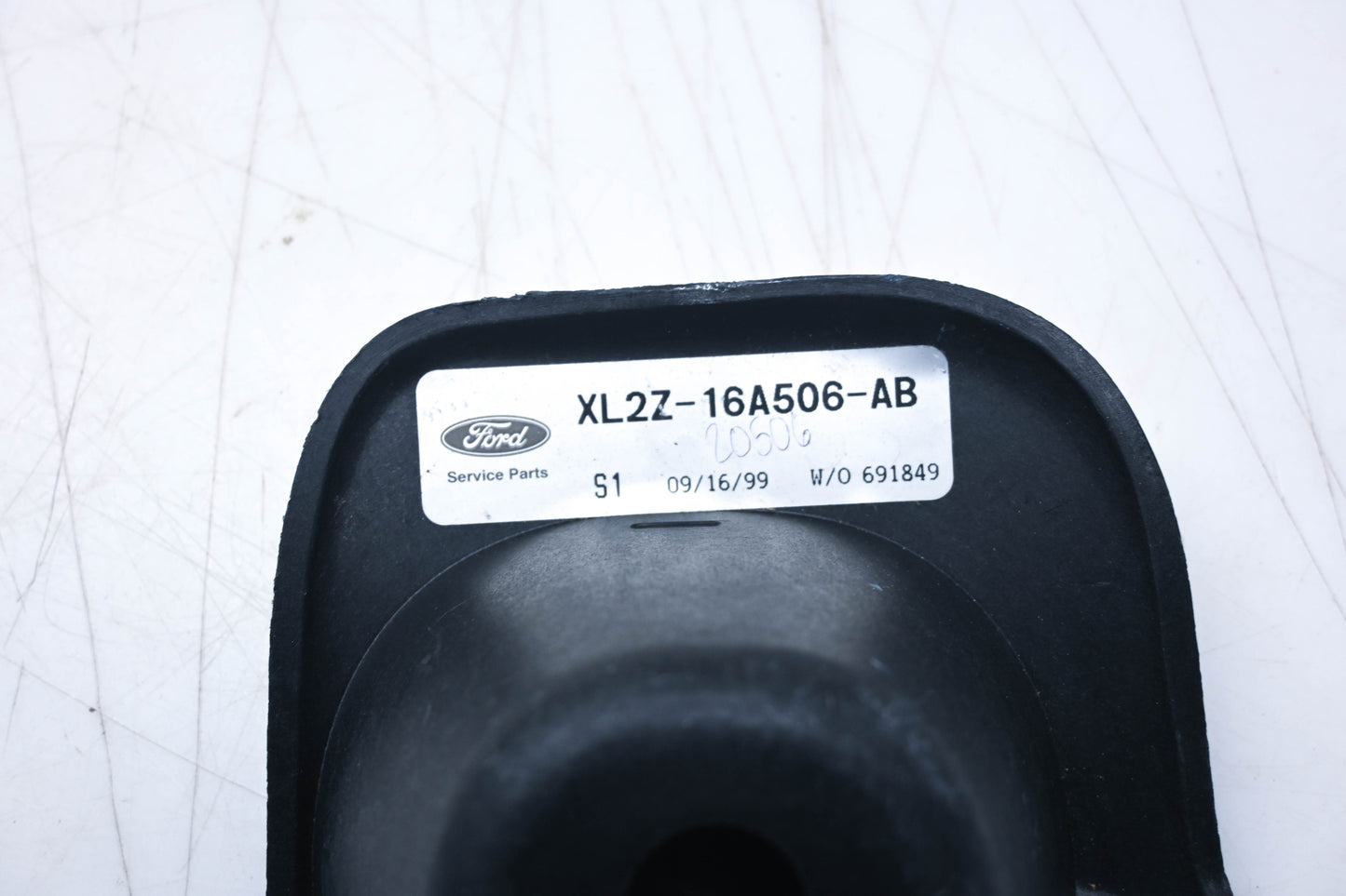 New OEM Ford XL2Z-16A506-AB Bracket NOS