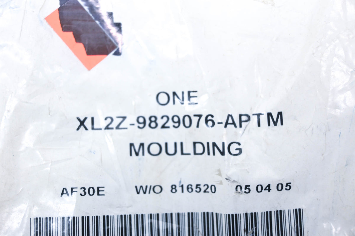 New OEM Ford XL2Z-9829076-APTM Moulding NOS