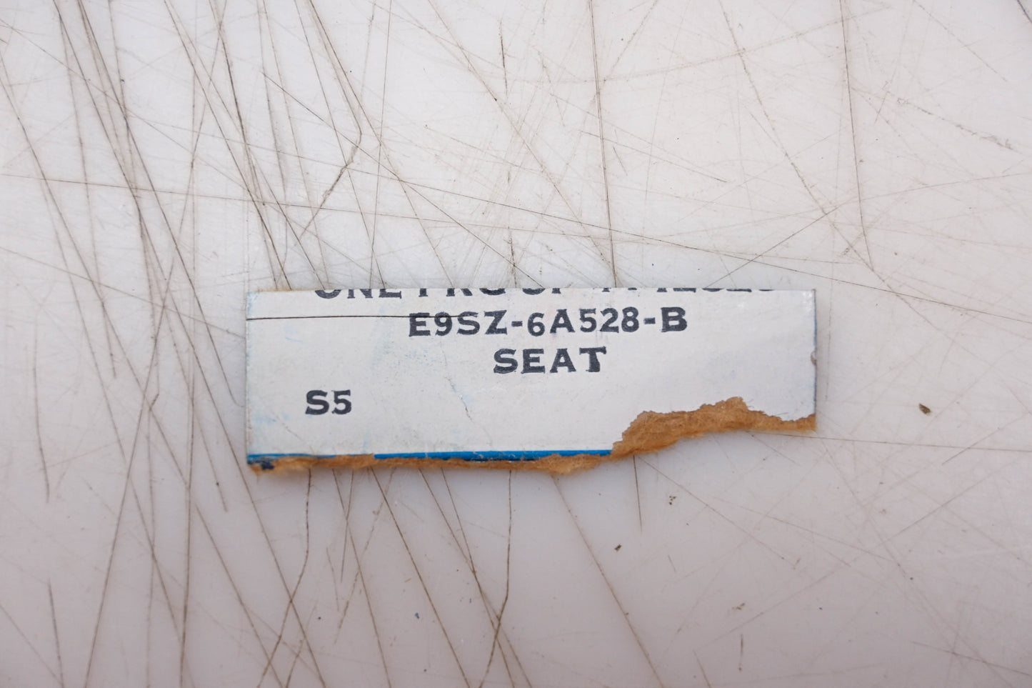 New OEM Ford E9SZ-6A528-B Valve Rocker Arm Fulcrum Seats Qty 2 NOS