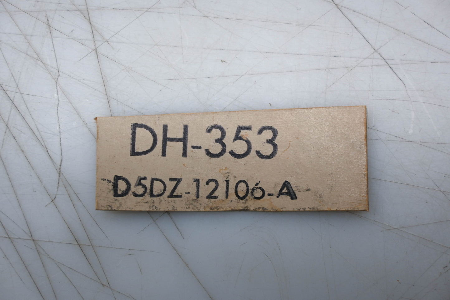 New OEM Motorcraft DH-353, D5DZ-12106-A Blue Distributor Cap Assembly NOS
