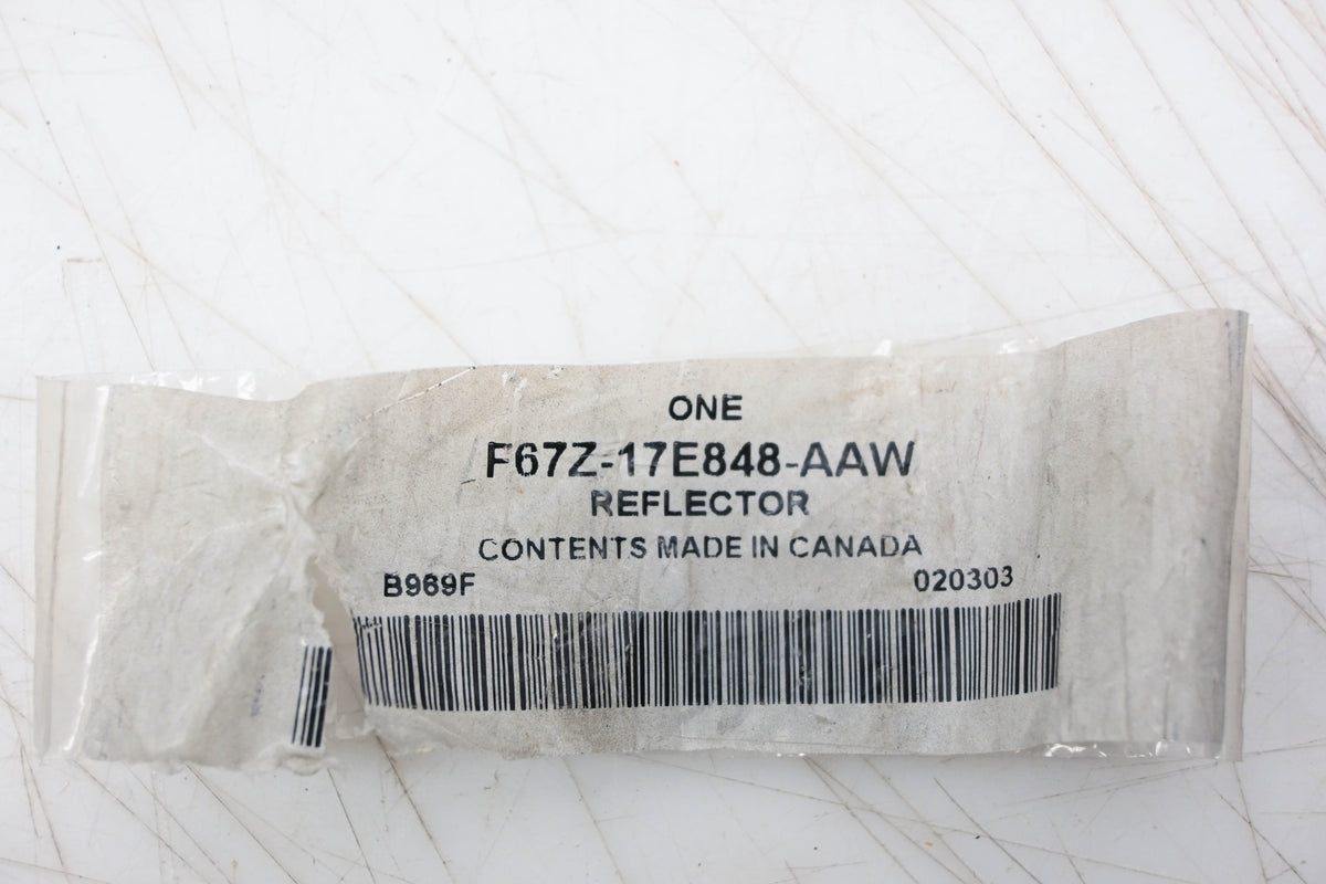 New OEM Ford F67Z-17E848-AAW Rear Marker Reflector NOS
