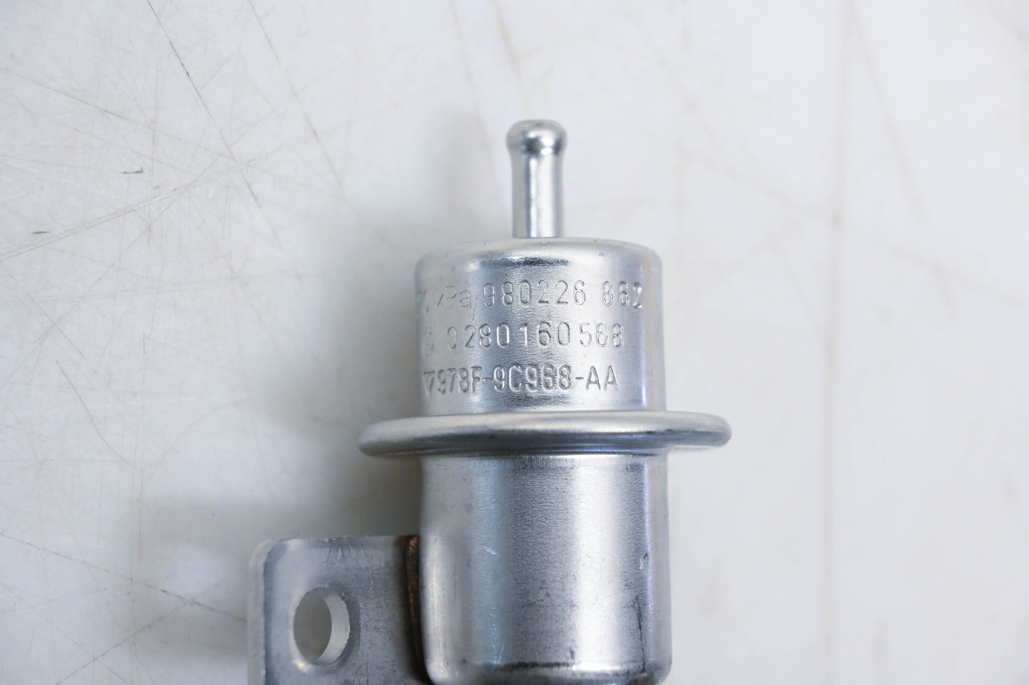 New OEM Ford 978F-9C968-AA Fuel Pressure Regulator Assembly NOS