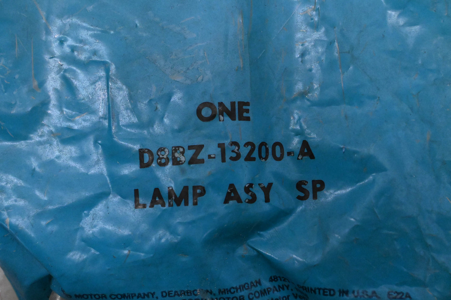 New OEM Ford D8BZ-13200-A Right Side Front Parking Light Assembly NOS