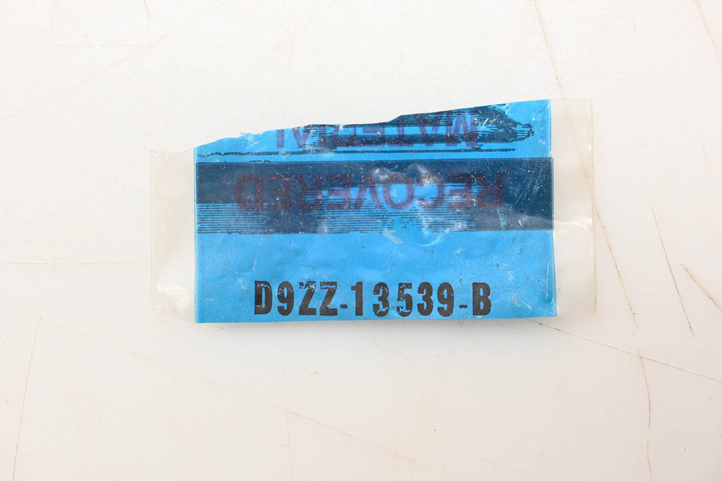 New OEM Ford D9ZZ-13539-B Rear Tail Light Lens Retainer NOS