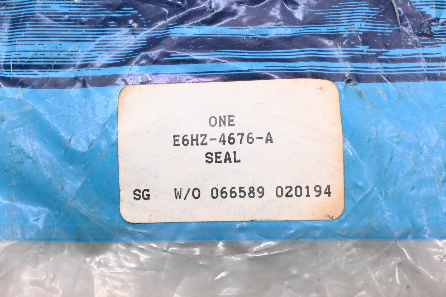 New OEM Ford E6HZ-4676-A Oil Seal Retainer NOS