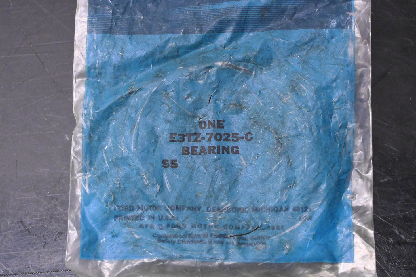 New OEM Ford E3TZ-7025-C Transfer Box Output Shaft Bearing Assembly NOS