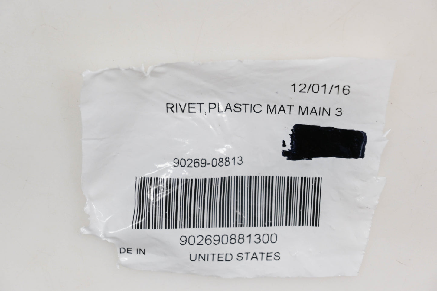 New OEM Yamaha 90269-08813-00 Plastic Rivet NOS