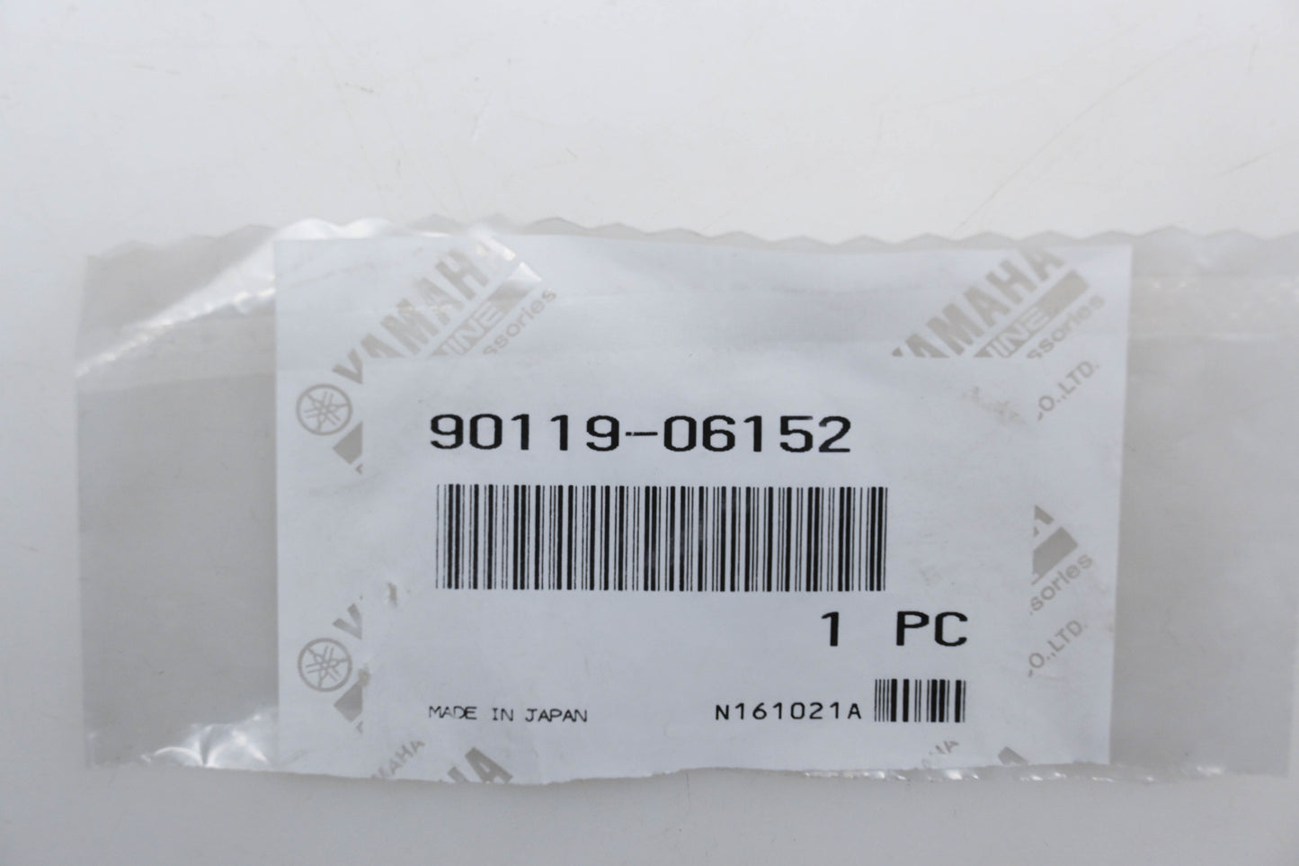 New OEM Yamaha 90119-06152-00 Bolt & Washer Assembly NOS