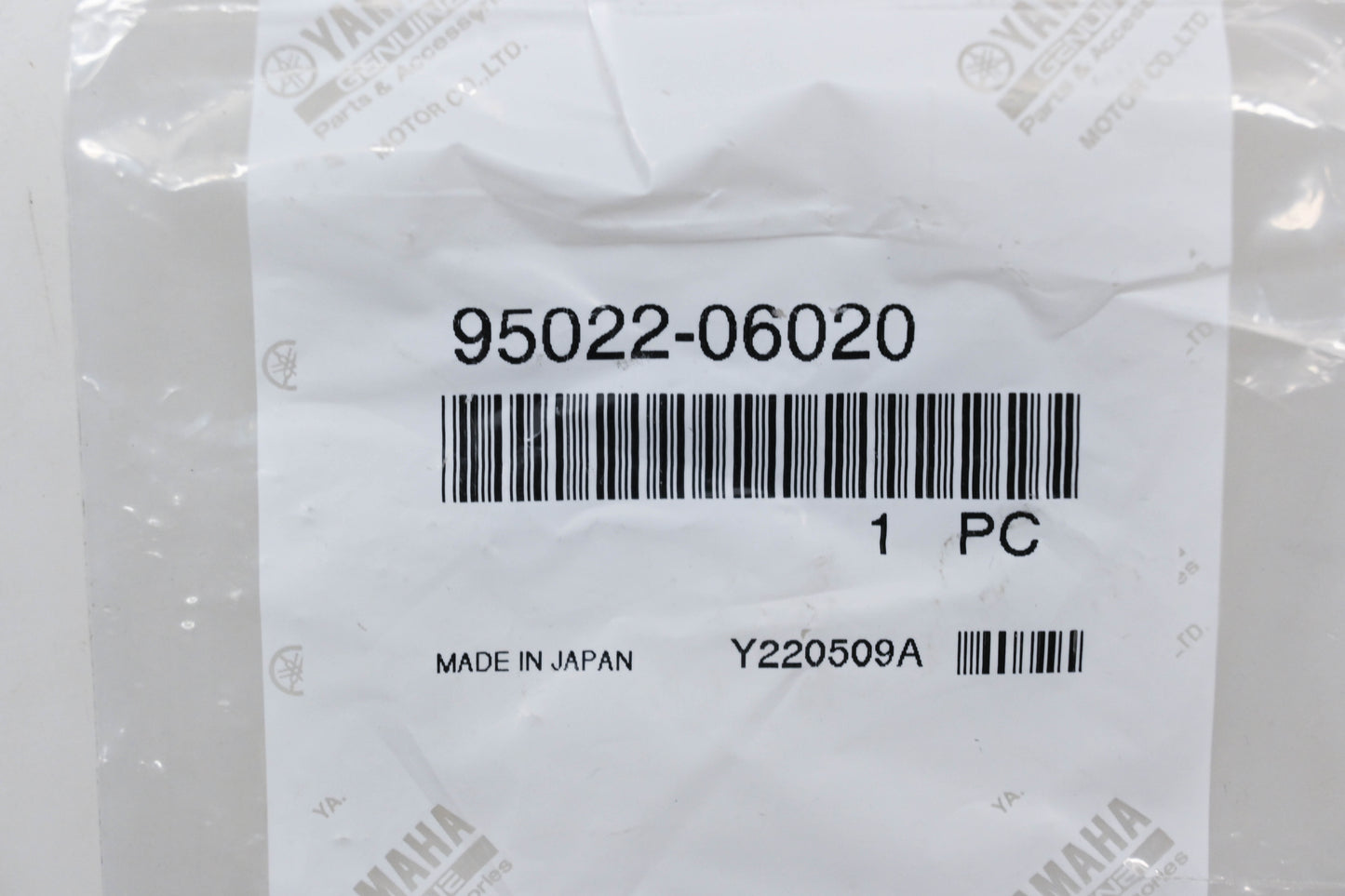 New OEM Yamaha 95022-06020-00 Flange Bolt NOS