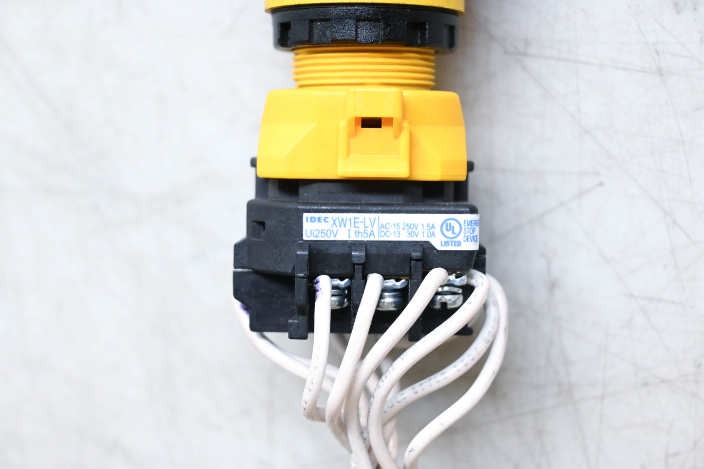 IDEC XW1E-LV, Ui250V Emergency Stop Switch NOS