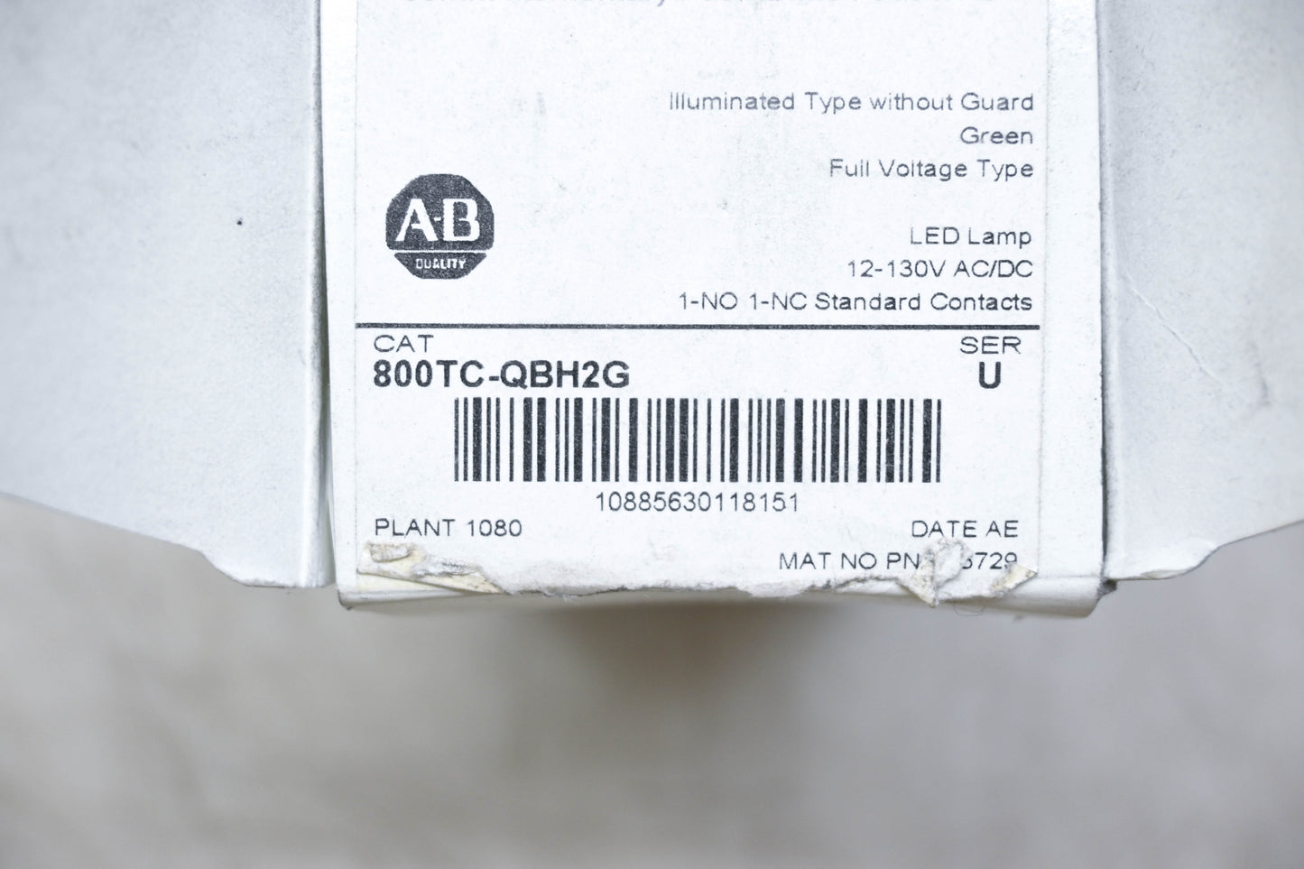 Allen-Bradley 800TC-QBH2G 30mm Green Momentary Push Button NOS