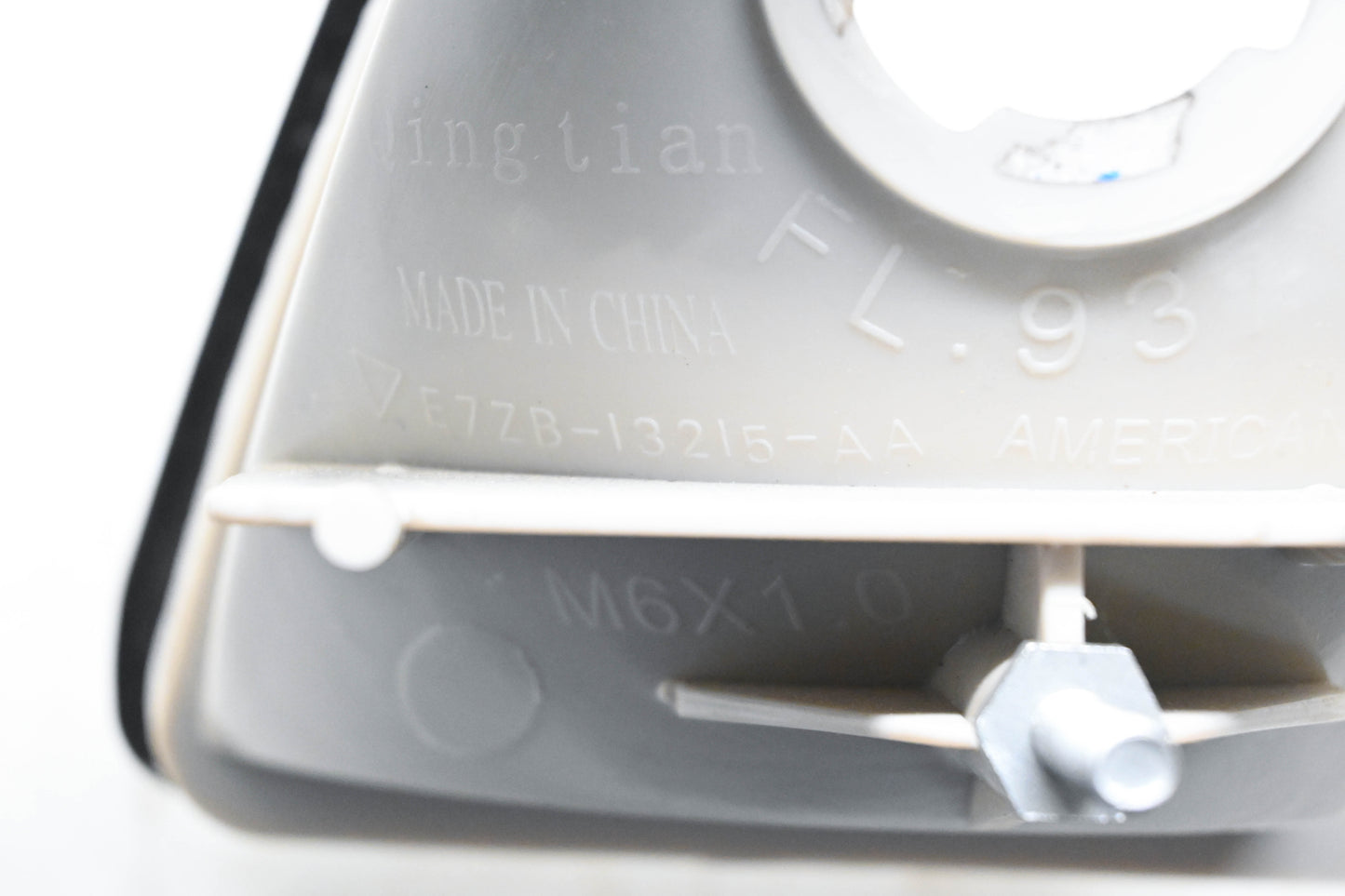 New OEM Ford E7ZB-13215-AA, E7ZZ-13200-A 87-93 Mustang Front Right Parking Light NOS